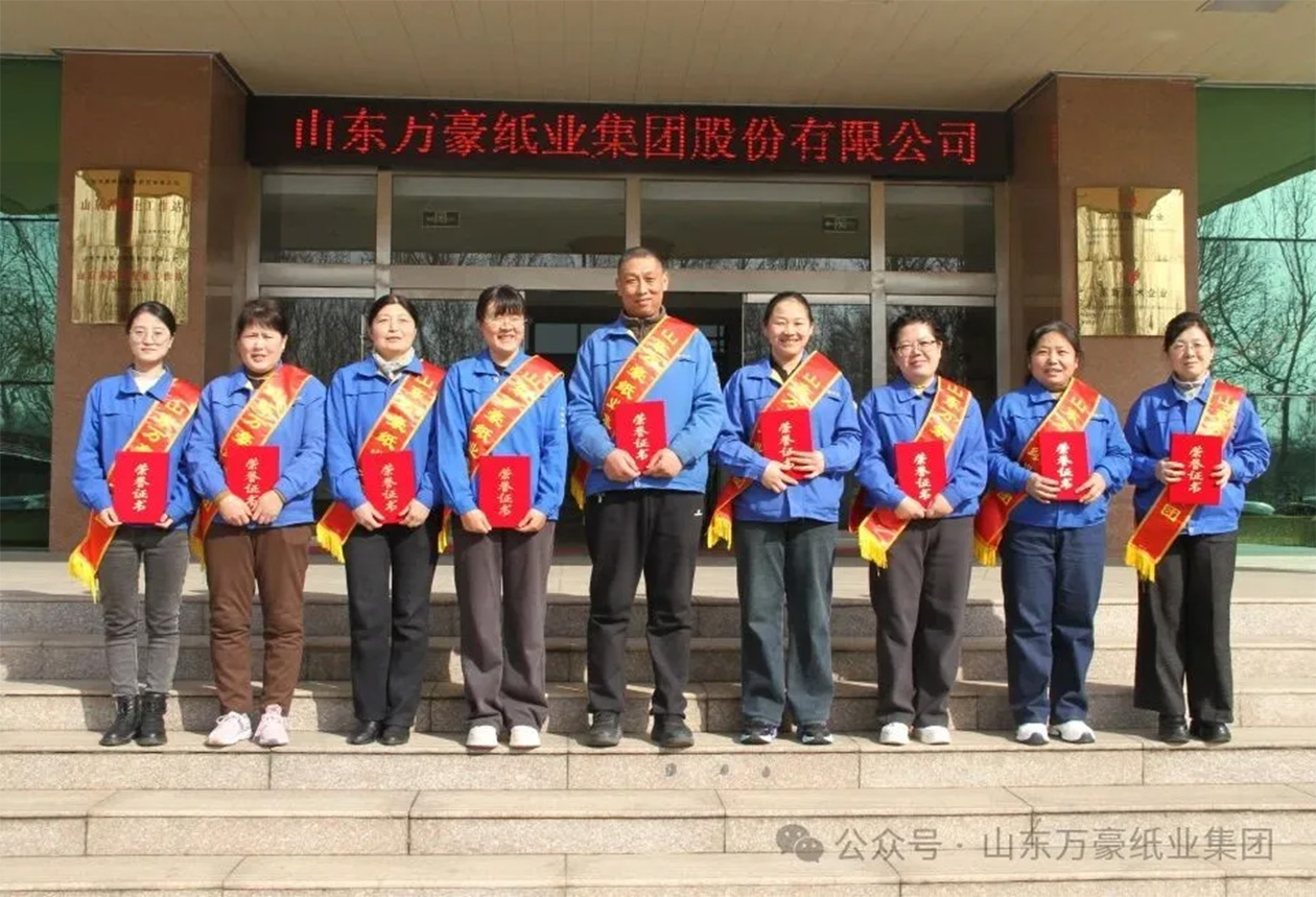 優(yōu)秀員工2.jpg 優(yōu)秀員工2.jpg